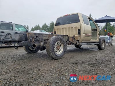 Trzecie zdjęcie samochodu z tyłu: 2004 CHEVROLET SILVERADO K2500 HEAVY DUTY VIN:1GCHK291X4E134723 - miniatura