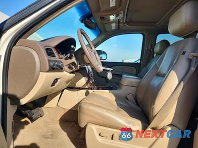 Zdjęcie 7 z 12 samochodu: 2011 CHEVROLET SUBURBAN K1500 LTZ VIN:1GNSKKE31BR329992 - miniatura