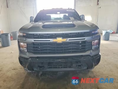 Piąte zdjęcie samochodu w środku: 2024 CHEVROLET SILVERADO K2500 CUSTOM VIN:2GC4YME77R1123271 - miniatura
