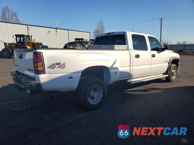 Trzecie zdjęcie samochodu z tyłu: 2002 CHEVROLET SILVERADO K3500 VIN:1GCJK331X2F167406 - miniatura