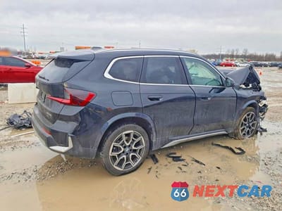 Trzecie zdjęcie samochodu z tyłu: 2025 BMW X1 XDRIVE28I VIN:WBX73EF09S5235273 - miniatura
