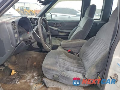 Zdjęcie 7 z 13 samochodu: 2000 CHEVROLET S TRUCK S10 VIN:1GCCS19W8Y8135972 - miniatura