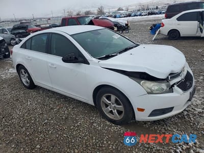 Czwarte zdjęcie samochodu z boku: 2013 CHEVROLET CRUZE LT VIN:1G1PC5SB2D7105985 - miniatura