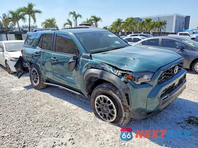 Czwarte zdjęcie samochodu z boku: 2025 TOYOTA 4RUNNER SR5 VIN:JTEVA5BR1S5068675 - miniatura