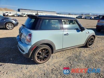 Trzecie zdjęcie samochodu z tyłu: 2009 MINI COOPER S VIN:WMWMF73519TW83707 - miniatura