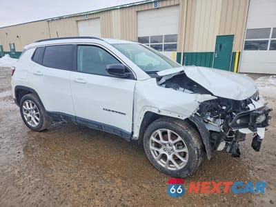 Czwarte zdjęcie samochodu z boku: 2022 JEEP COMPASS LATITUDE LUX VIN:3C4NJDFB5NT219212 - miniatura