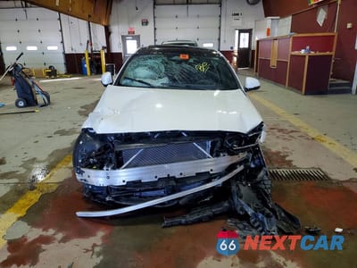 Piąte zdjęcie samochodu w środku: 2025 BMW 228XI VIN:WBA23GG07S7T57004 - miniatura