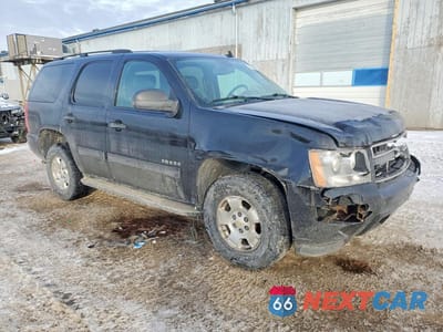 Czwarte zdjęcie samochodu z boku: 2014 CHEVROLET TAHOE K1500 LS VIN:1GNSKAE05ER184265 - miniatura