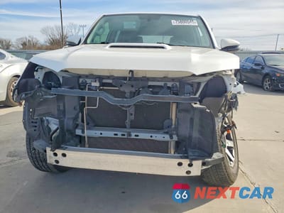 Piąte zdjęcie samochodu w środku: 2018 TOYOTA 4RUNNER VIN:JTEBU5JR7J5598708 - miniatura