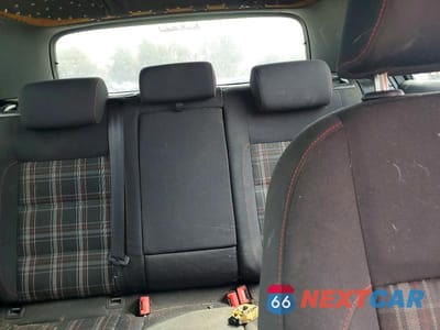 Zdjęcie 10 z 14 samochodu: 2010 VOLKSWAGEN GTI VIN:WVWGV7AJ8AW345842 - miniatura