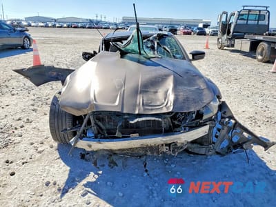 Piąte zdjęcie samochodu w środku: 2025 BMW M4 COMPETITION VIN:WBS33HK09SCT57493 - miniatura