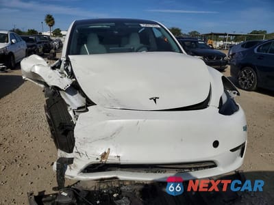 Piąte zdjęcie samochodu w środku: 2023 TESLA MODEL Y VIN:7SAYGDEF3PF741129 - miniatura