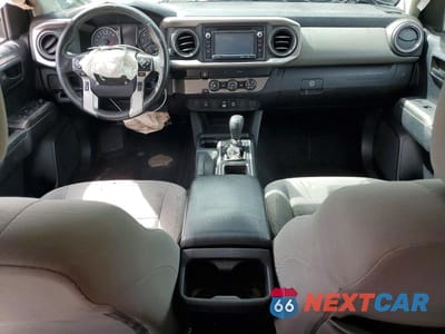 Zdjęcie 8 z 13 samochodu: 2019 TOYOTA TACOMA SR5 V6 VIN:3TMAZ5CN7KM083408 - miniatura