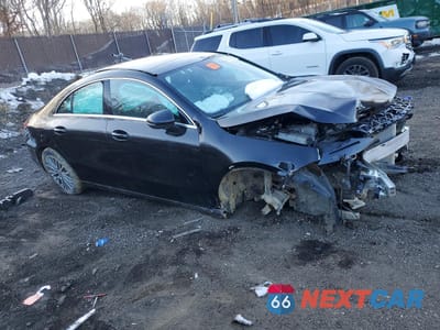 Czwarte zdjęcie samochodu z boku: 2025 MERCEDES-BENZ CLA 250 4MATIC VIN:W1K5J4HB7SN556690 - miniatura