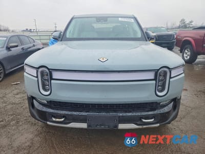 Piąte zdjęcie samochodu w środku: 2023 RIVIAN R1T ADVENTURE VIN:7FCTGAAA3PN017985 - miniatura