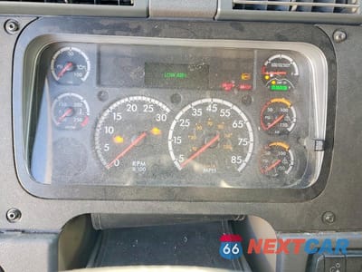 Zdjęcie 8 z 10 samochodu: 2016 FREIGHTLINER CASCADIA 126 SEMI TRUCK VIN:3AKJGLBG2GSHT7219 - miniatura