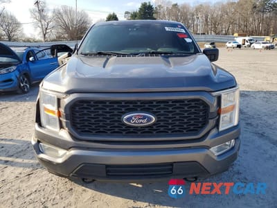 Piąte zdjęcie samochodu w środku: 2022 FORD F150 SUPER CAB VIN:1FTFX1E5XNFA41174 - miniatura