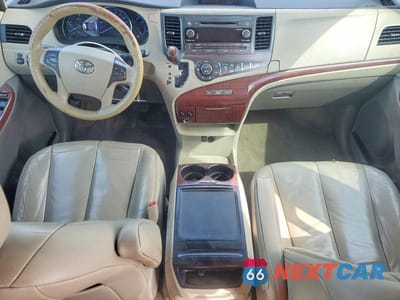 Zdjęcie 8 z 13 samochodu: 2014 TOYOTA SIENNA XLE 8-PASSENGER VIN:5TDYK3DC2ES508123 - miniatura