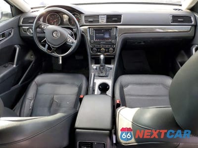 Zdjęcie 8 z 12 samochodu: 2017 VOLKSWAGEN PASSAT SE VIN:1VWBT7A34HC062820 - miniatura