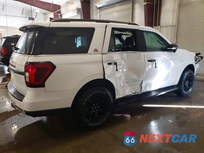 Trzecie zdjęcie samochodu z tyłu: 2022 FORD EXPEDITION TIMBERLINE VIN:1FMJU1RT9NEA36870 - miniatura