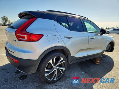 Trzecie zdjęcie samochodu z tyłu: 2019 VOLVO XC40 T5 R-DESIGN VIN:YV4162UM2K2110113 - miniatura