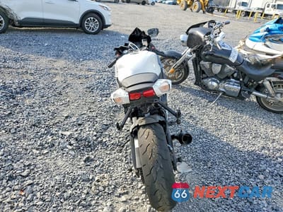 Czwarte zdjęcie samochodu z boku: 2025 SUZUKI GSX-R600 VIN:JS1GN7FA3S7101238 - miniatura