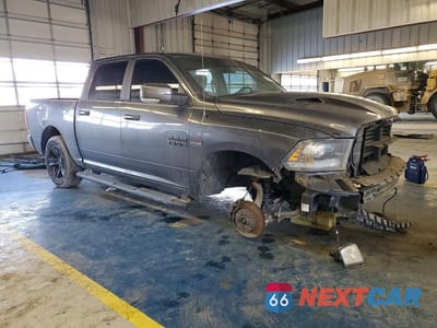 Czwarte zdjęcie samochodu z boku: 2018 RAM 1500 SPORT VIN:1C6RR7MT5JS322852 - miniatura