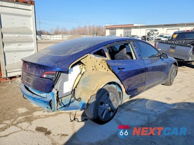 Trzecie zdjęcie samochodu z tyłu: 2023 TESLA MODEL 3 VIN:5YJ3E1EA6PF457431 - miniatura