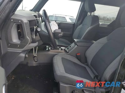 Zdjęcie 7 z 13 samochodu: 2022 FORD BRONCO BASE VIN:1FMDE5BH2NLA87727 - miniatura