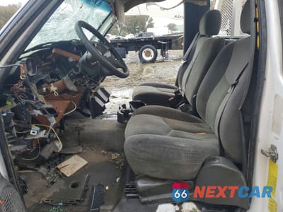 Zdjęcie 7 z 12 samochodu: 2005 CHEVROLET SILVERADO C3500 VIN:1GBJC34285E236127 - miniatura