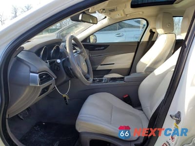 Zdjęcie 7 z 11 samochodu: 2017 JAGUAR XE PREMIUM VIN:SAJAD4BG9HA964694 - miniatura