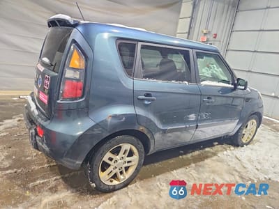 Trzecie zdjęcie samochodu z tyłu: 2011 KIA SOUL + VIN:KNDJT2A27B7218468 - miniatura
