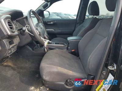 Zdjęcie 7 z 11 samochodu: 2018 TOYOTA TACOMA TRD SPORT VIN:5TFCZ5AN7JX144230 - miniatura