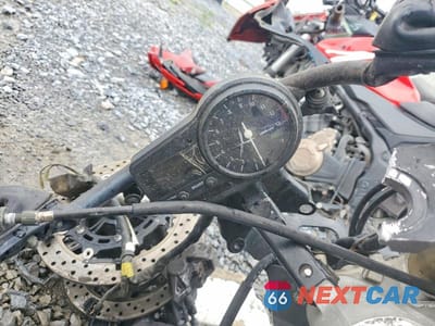 Zdjęcie 7 z 8 samochodu: 2000 YAMAHA YZFR1 VIN:JYARN05E9YA003221 - miniatura