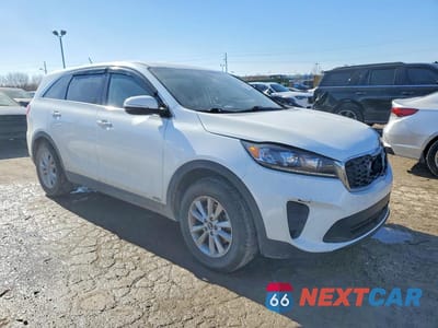 Czwarte zdjęcie samochodu z boku: 2019 KIA SORENTO VIN:5XYPGDA30KG500148 - miniatura
