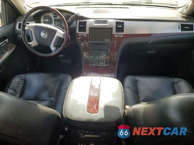 Zdjęcie 8 z 13 samochodu: 2009 CADILLAC ESCALADE ESV LUXURY VIN:1GYFK26229R200549 - miniatura