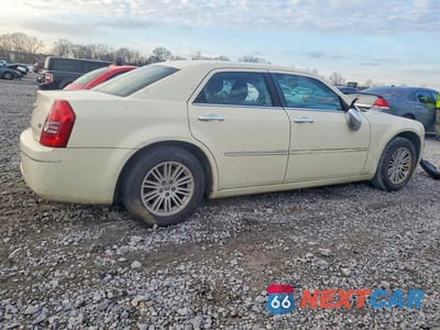 Trzecie zdjęcie samochodu z tyłu: 2010 CHRYSLER 300 TOURING VIN:2C3CA4CD6AH330601 - miniatura