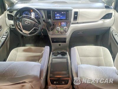 Zdjęcie 8 z 11 samochodu: 2018 TOYOTA SIENNA LE VIN:5TDKZ3DC7JS915558 - miniatura