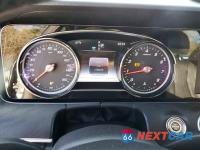 Zdjęcie 9 z 11 samochodu: 2017 MERCEDES-BENZ E 300 4MATIC VIN:WDDZF4KBXHA026936 - miniatura