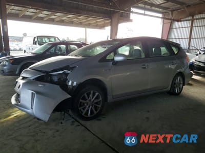 2013 TOYOTA PRIUS V JTDZN3EUXD3193025 - główne zdjęcie licytacji z USA - miniatura