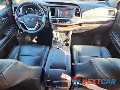 Zdjęcie 8 z 12 samochodu: 2018 TOYOTA HIGHLANDER SE VIN:5TDJZRFH8JS858102 - miniatura