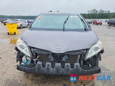 Piąte zdjęcie samochodu w środku: 2011 TOYOTA SIENNA XLE 7-PASSENGER VIN:5TDDK3DC2BS018632 - miniatura