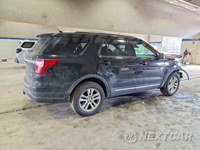 Trzecie zdjęcie samochodu z tyłu: 2018 FORD EXPLORER XLT VIN:1FM5K8D81JGA95011 - miniatura
