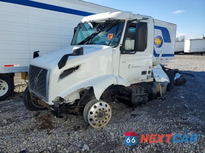 Drugie zdjęcie samochodu z przodu: 2025 VOLVO VNR SEMI TRUCK VIN:4V4WC9EH5SN683697 - miniatura