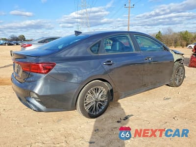 Trzecie zdjęcie samochodu z tyłu: 2023 KIA FORTE GT LINE VIN:3KPF54AD3PE606768 - miniatura