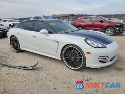 Czwarte zdjęcie samochodu z boku: 2013 PORSCHE PANAMERA 2 VIN:WP0AA2A72DL016827 - miniatura