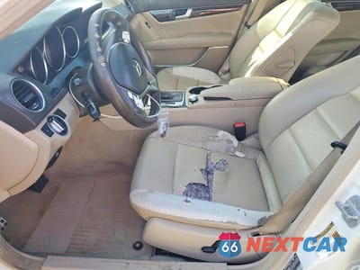 Zdjęcie 7 z 11 samochodu: 2012 MERCEDES-BENZ C 250 VIN:WDDGF4HB7CR211745 - miniatura