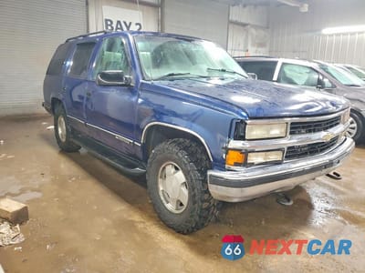 Czwarte zdjęcie samochodu z boku: 1999 CHEVROLET TAHOE K1500 VIN:1GNEK13R2XJ354176 - miniatura