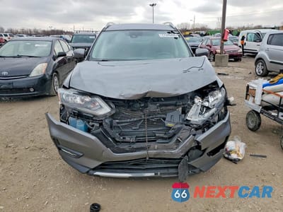 Piąte zdjęcie samochodu w środku: 2019 NISS ROGUE S VIN:5N1AT2MT6KC778117 - miniatura