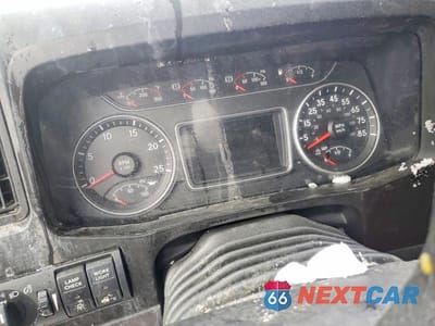 Zdjęcie 8 z 10 samochodu: 2018 INTERNATIONAL LT625 VIN:3HSDZAPR8JN755124 - miniatura